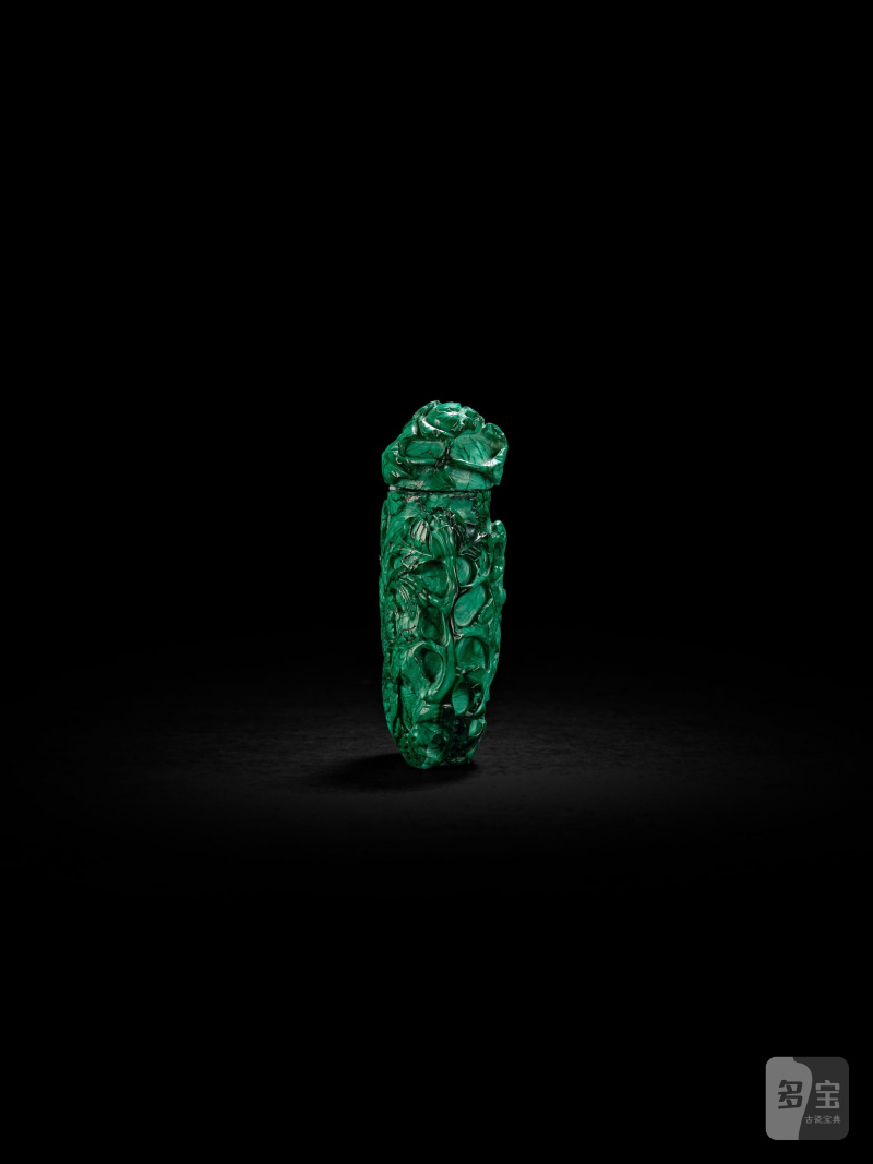 清/民國　孔雀石穿花鳳紋鼻煙壺 | A MALACHITE 'PHOENIX AND PEONY' SNUFF BOTTLE - 图2
